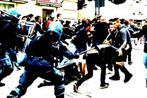 takto-dopadl-nerovny-boj-10-policistu-proti-ctyrem-stovkam-promigracnich-demonstrantu
