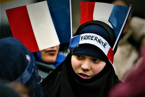 francie-vstric-uplnemu-poddani-se-islamu-a-ukonceni-svobody-projevu