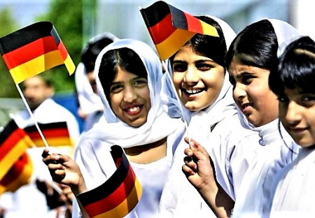 Nemci sú najšťastnejší ľudia na svete. Tak nehorázne ich klamú ich médiá!