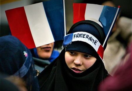 Sekularizmus vo Francúzsku dostáva vážne trhliny