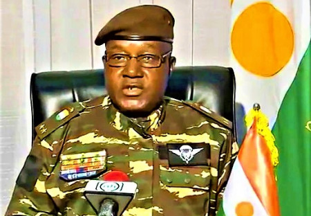 Hlava nigerského státu, generál Abdurahmane Tchiani, se setkal s ministry zahraničí Mali a Burkiny Faso.