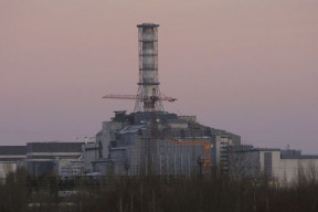 cernobyl-dochazi-penize-na-stavbu-noveho-sarkofagu-dalsi-jaderne-zpravy