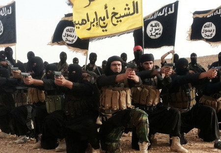 Porážka IS v Sýrii a Iráku na blízku. Výnosný byznys a Evropa v ohrožení